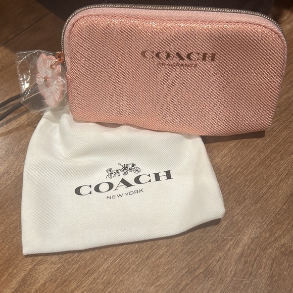 Coach coin purse with limited edition Coach Charm - Picture 5 of 6